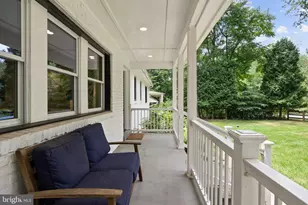 9221 Weant Dr, Great Falls, VA 22066 - Photo 5