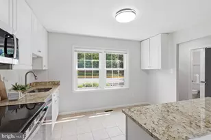 8398 Uxbridge Ct, Springfield, VA 22151 - Photo 9