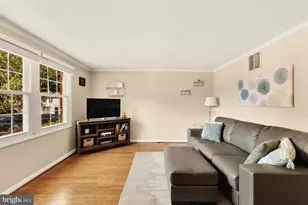 8100 Loving Forest Ct, Springfield, VA 22153 - Photo 5