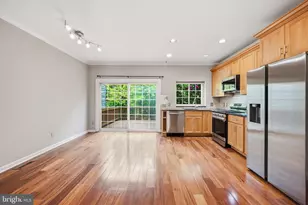 12109 Wedgeway Ct, Fairfax, VA 22033 - Photo 7