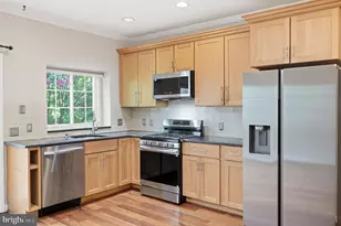 12109 Wedgeway Ct, Fairfax, VA 22033 - Photo 3