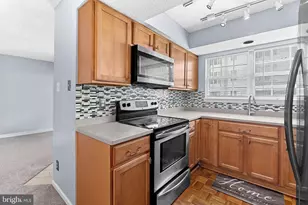 12110 Green Leaf Ct, Fairfax, VA 22033 - Photo 15