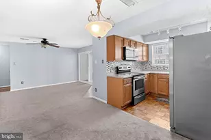 12110 Green Leaf Ct, Fairfax, VA 22033 - Photo 9
