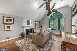 10120 Walker Lake Dr, Great Falls, VA 22066 - Photo 33