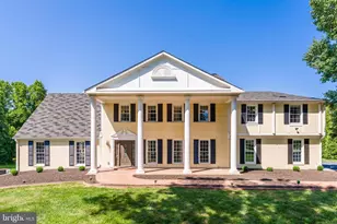 10520 Hunting Crest Ln, Vienna, VA 22182 - Photo 1