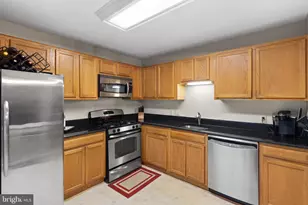 8202 Crossbrook Ct, Lorton, VA 22079 - Photo 11