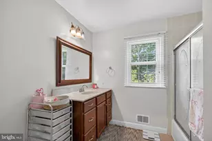 8815 Newport Ct, Springfield, VA 22153 - Photo 19