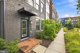13041 Hattontown Square, Herndon, VA 20171 - Photo 3