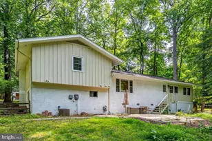 11621 Sourwood Ln, Reston, VA 20191 - Photo 7