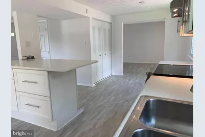 8406 Woodford Court, Vienna, VA 22182 - Photo 7