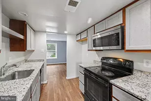 8309 Pondside Terrace, Alexandria, VA 22309 - Photo 9