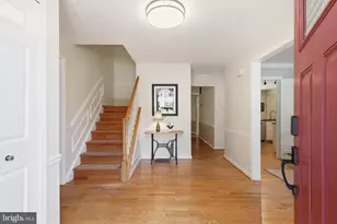 13607 White Barn Ln, Herndon, VA 20171 - Photo 5