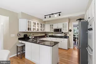 13607 White Barn Ln, Herndon, VA 20171 - Photo 11