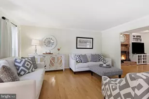 13607 White Barn Ln, Herndon, VA 20171 - Photo 25