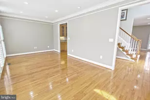 4083 Walnut Cove Cir, Fairfax, VA 22033 - Photo 3