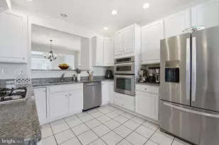 8656 Royal Worcester Ln, Fairfax, VA 22031 - Photo 9