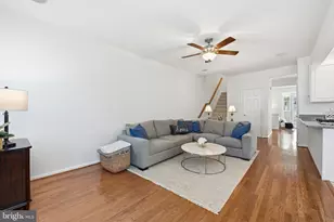 8656 Royal Worcester Ln, Fairfax, VA 22031 - Photo 17
