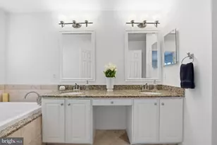 8656 Royal Worcester Ln, Fairfax, VA 22031 - Photo 23
