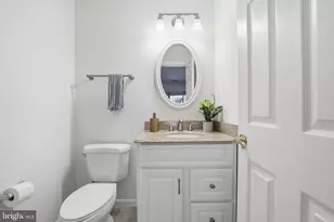 8656 Royal Worcester Ln, Fairfax, VA 22031 - Photo 39