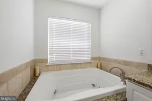 8656 Royal Worcester Ln, Fairfax, VA 22031 - Photo 25