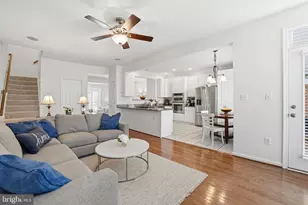 8656 Royal Worcester Ln, Fairfax, VA 22031 - Photo 15