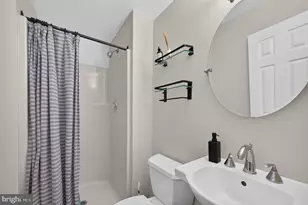 8618 Dellway Ln, Vienna, VA 22180 - Photo 39