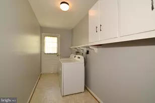 1317 Forestwood Dr, McLean, VA 22101 - Photo 17