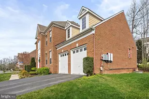 4561 Rona Pl, Fairfax, VA 22030 - Photo 3