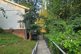 9809 Limoges, Fairfax, VA 22032 - Photo 5