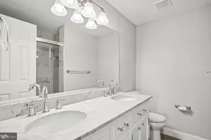 7081 Leewood Forest Dr, Springfield, VA 22151 - Photo 9