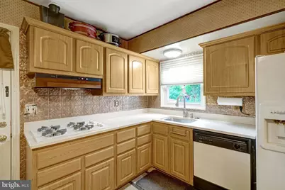 6014 Hibbling Avenue, Springfield, VA 22150 - Photo 9