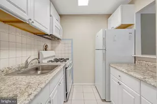 7758 Donnybrook Ct, Annandale, VA 22003 - Photo 9