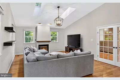 1109 Hillcrest Drive SW, Vienna, VA 22180 - Photo 5