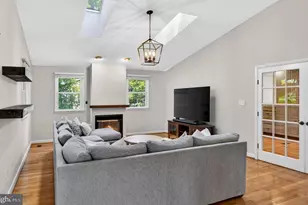 1109 Hillcrest Dr SW, Vienna, VA 22180 - Photo 5