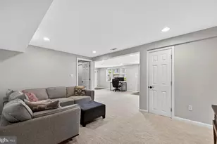 1109 Hillcrest Dr SW, Vienna, VA 22180 - Photo 27