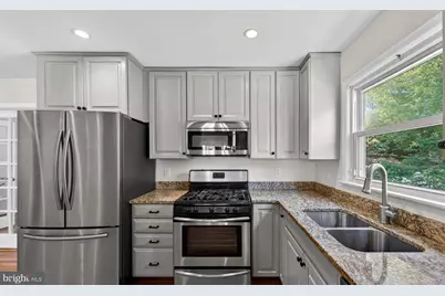 1109 Hillcrest Drive SW, Vienna, VA 22180 - Photo 13