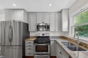 1109 Hillcrest Dr SW, Vienna, VA 22180 - Photo 13