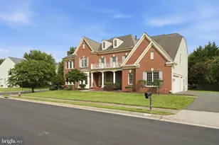 5285 Meadow Estates Dr, Fairfax, VA 22030 - Photo 3