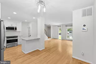 11986 Barrel Cooper Ct, Reston, VA 20191 - Photo 13