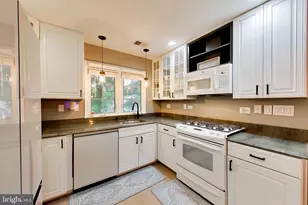 6800 Moon Rock Ct, Alexandria, VA 22306 - Photo 13