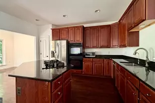 4208 Upper Park Dr, Fairfax, VA 22030 - Photo 7