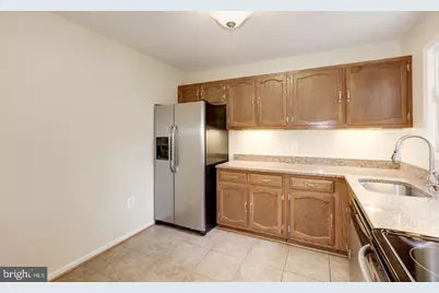 9816 Oakdale Woods Court, Vienna, VA 22181 - Photo 5