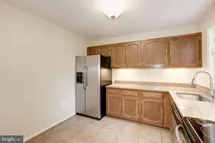 9816 Oakdale Woods Ct, Vienna, VA 22181 - Photo 5