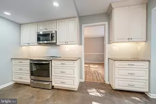 9259 Bailey Ln, Fairfax, VA 22031 - Photo 17