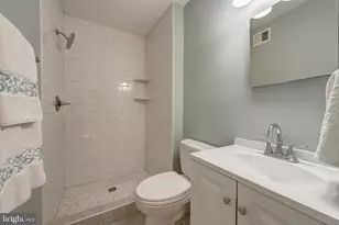9259 Bailey Ln, Fairfax, VA 22031 - Photo 19