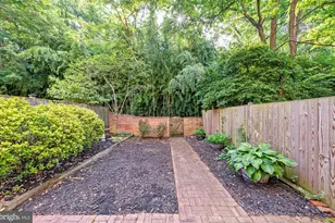 9259 Bailey Ln, Fairfax, VA 22031 - Photo 3
