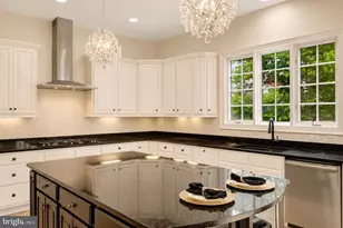 904 Locust St, Herndon, VA 20170 - Photo 13