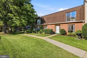 3695 Persimmon Cir, Fairfax, VA 22031 - Photo 3