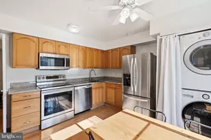 3695 Persimmon Cir, Fairfax, VA 22031 - Photo 15