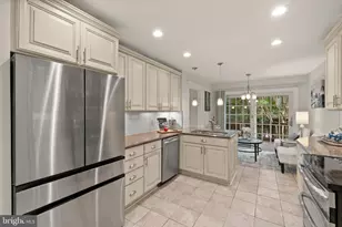 6312 Chaucer View Cir, Alexandria, VA 22304 - Photo 7